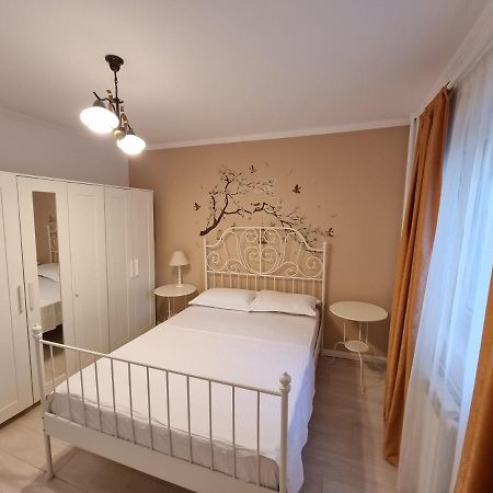 Apartments In The Aviatiei Area On Bukares Bagian luar foto