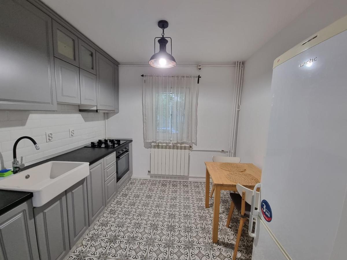 Apartments In The Aviatiei Area On Bukares Bagian luar foto