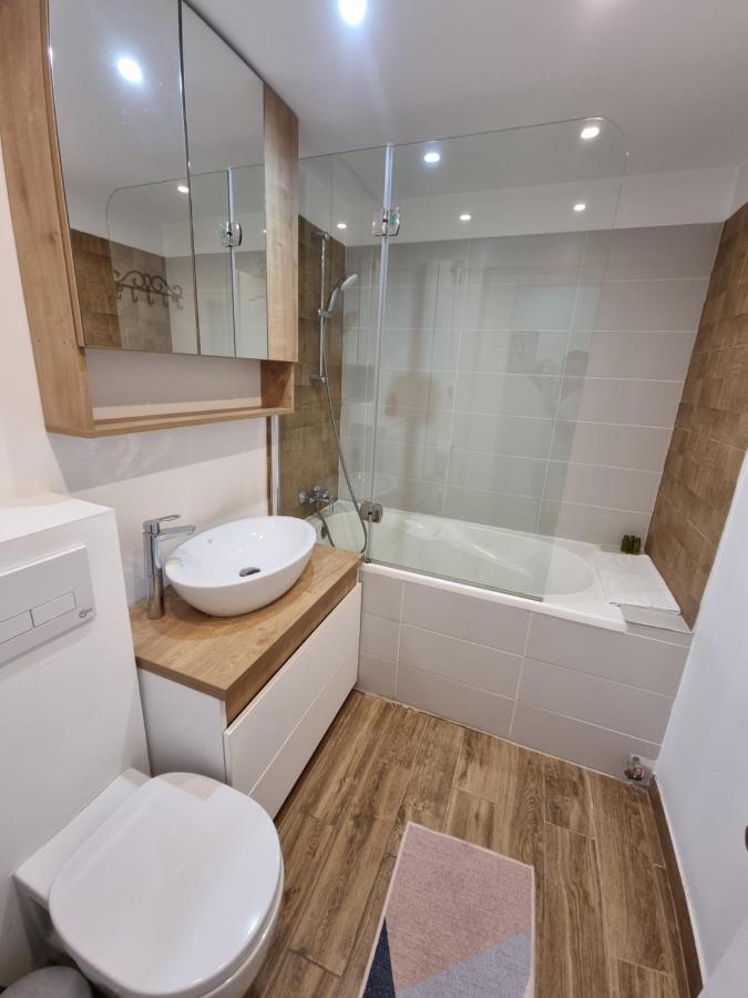 Apartments In The Aviatiei Area On Bukares Bagian luar foto