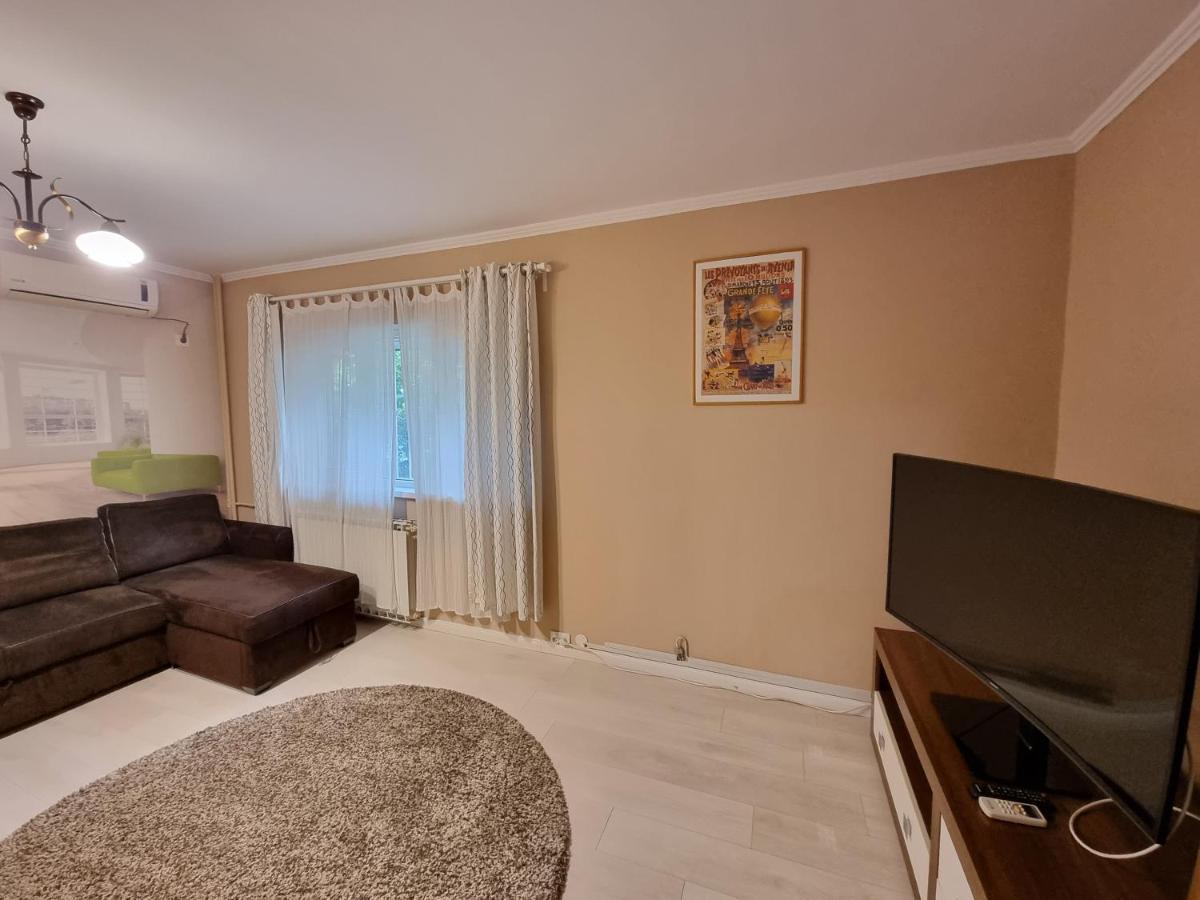 Apartments In The Aviatiei Area On Bukares Bagian luar foto