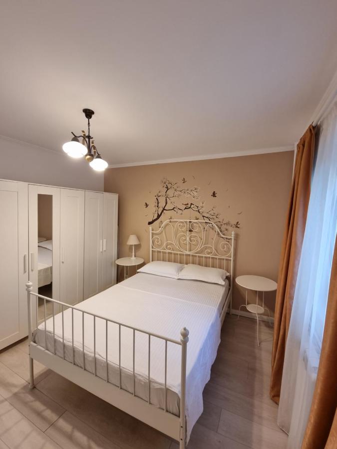 Apartments In The Aviatiei Area On Bukares Bagian luar foto